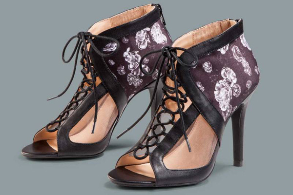 Prabal Gurung for Target Lace-up pumps in Meet The Parents print